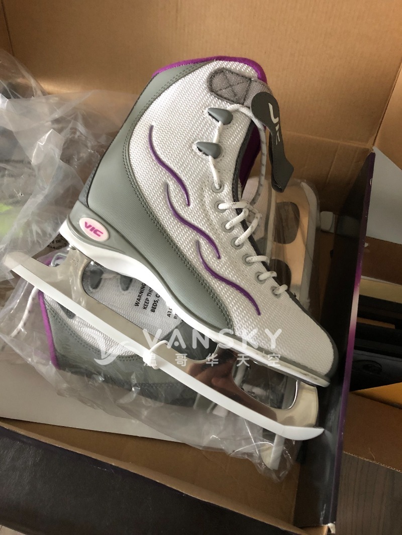 230210132726_figure skates 2.jpg